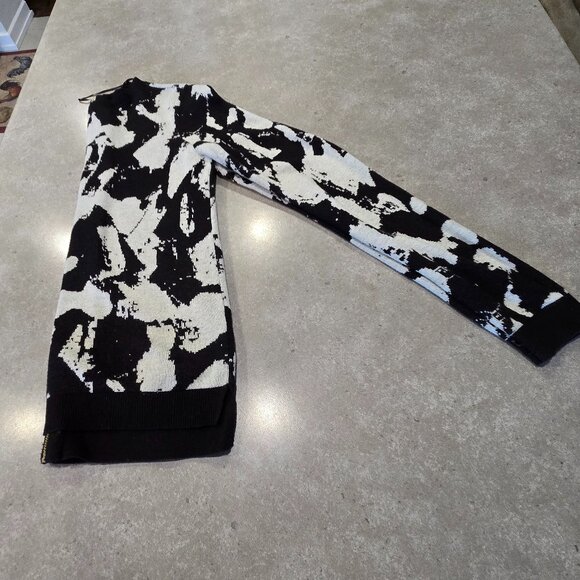 H&M Women's Graphic Print Long Sleeves Knit w/Back Zipper - Black/Cream - SML - Picture 9 of 13